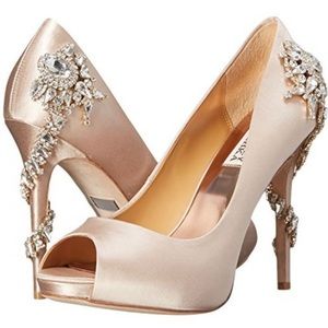 Badgley Mischka
Ivory Royal Satin Mp3217 Pumps
Size: US 11 Regular (M, B)